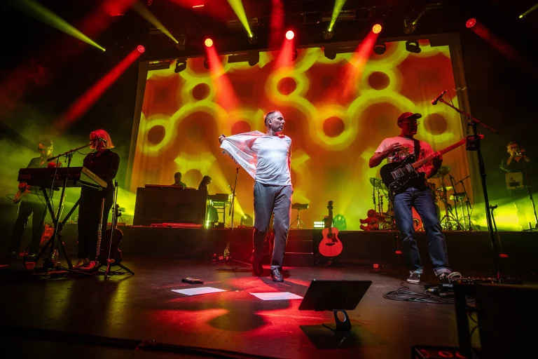 BELLE & SEBASTIAN